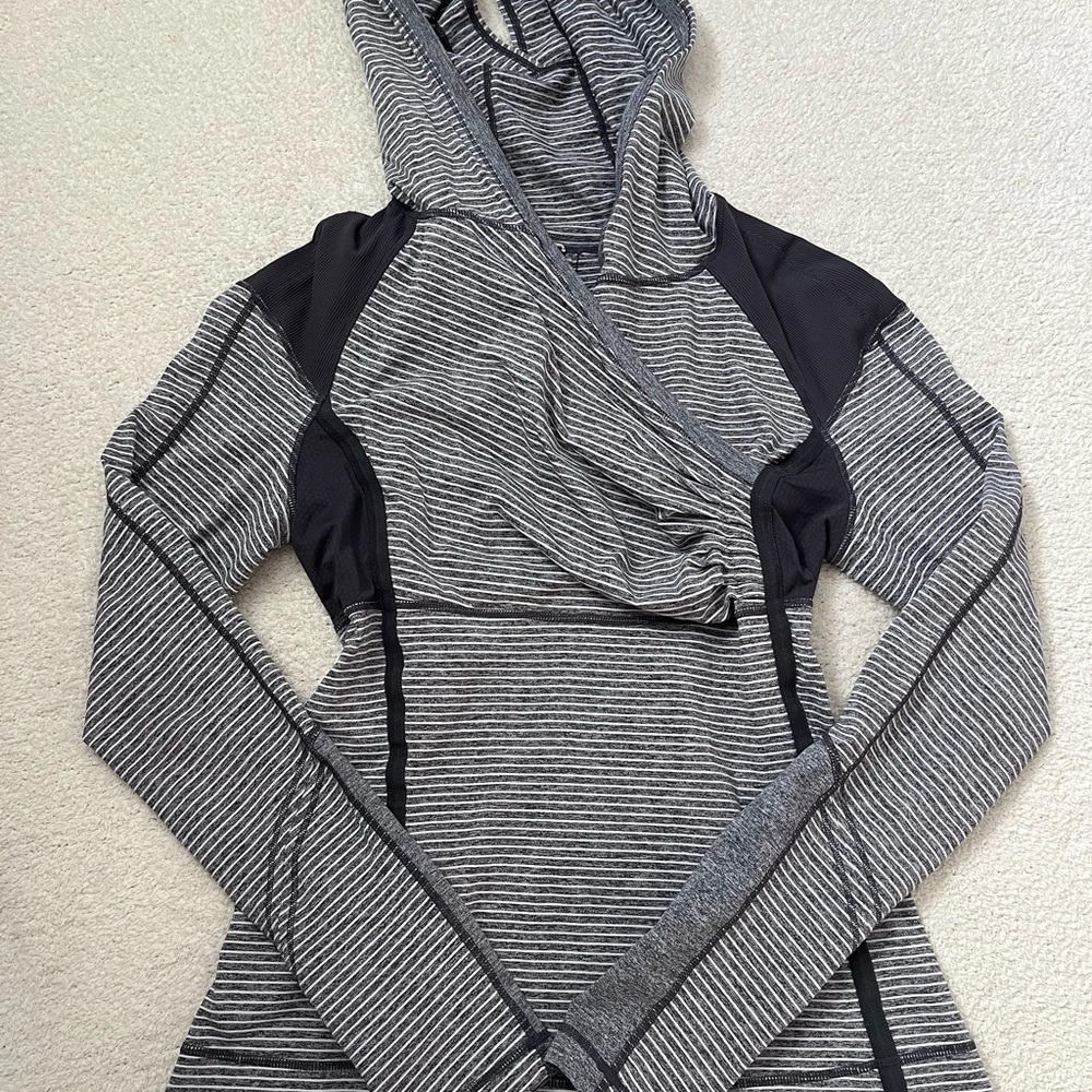 Lululemon Jacket Womens Gray White Striped Forme Hoodie Athletic